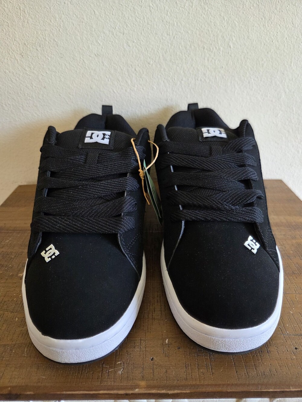 DC Mens Court Graffik Skate Shoes Size 12 In Black NWT - Picture 2 of 10